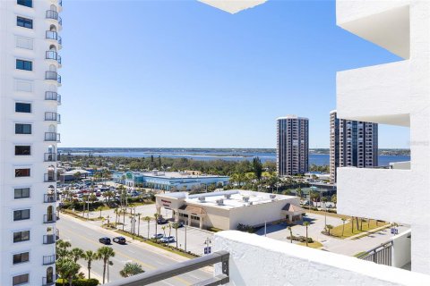 Condo in Daytona Beach, Florida, 2 bedrooms  № 1831376 - photo 4