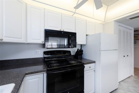 Condo in Daytona Beach, Florida, 2 bedrooms  № 1831376 - photo 30