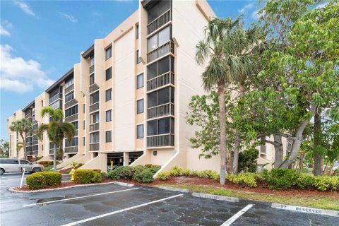 Condo in Port Charlotte, Florida, 2 bedrooms  № 1733998 - photo 2