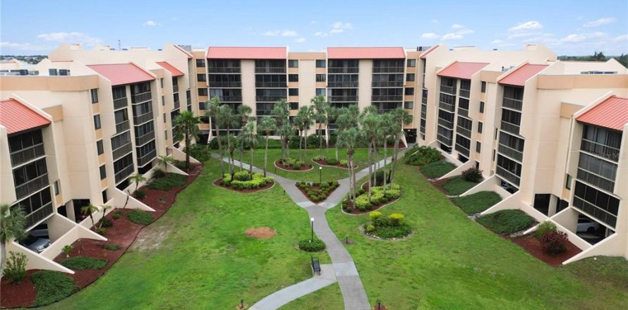 Condo in Port Charlotte, Florida, 2 bedrooms № 1733998