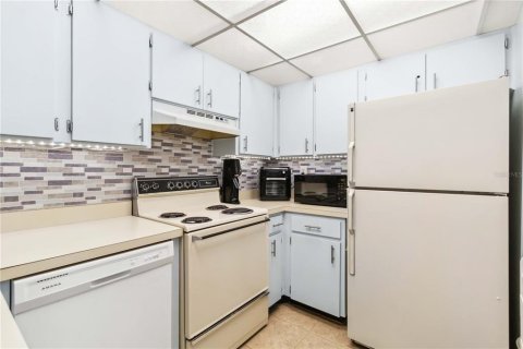 Condo in Port Charlotte, Florida, 2 bedrooms  № 1733998 - photo 13