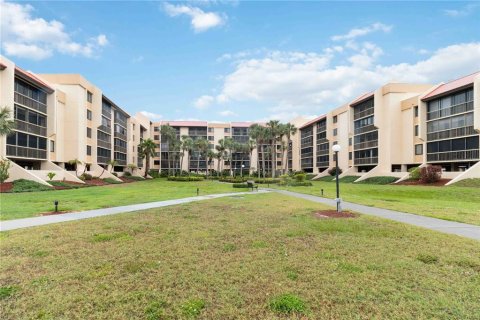 Condo in Port Charlotte, Florida, 2 bedrooms  № 1733998 - photo 3