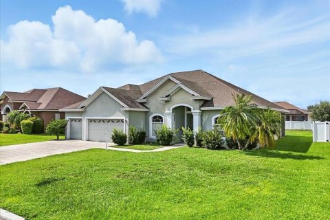 Villa ou maison à vendre à Winter Haven, Floride: 4 chambres, 245.17 m2 № 1894948 - photo 1