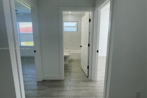 House in Riviera Beach, Florida 3 bedrooms, 151.34 sq.m. № 1995291 - photo 9