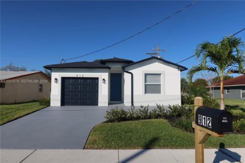 House in Riviera Beach, Florida 3 bedrooms, 151.34 sq.m. № 1995291