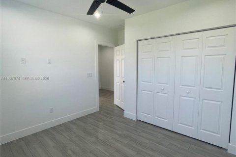 House in Riviera Beach, Florida 3 bedrooms, 151.34 sq.m. № 1995291 - photo 11