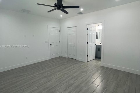 House in Riviera Beach, Florida 3 bedrooms, 151.34 sq.m. № 1995291 - photo 8