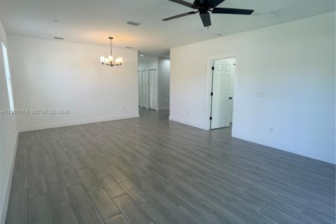 House in Riviera Beach, Florida 3 bedrooms, 151.34 sq.m. № 1995291 - photo 17