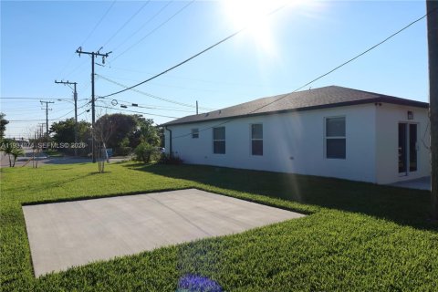 House in Riviera Beach, Florida 3 bedrooms, 151.34 sq.m. № 1995291 - photo 4