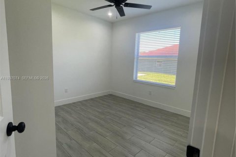 House in Riviera Beach, Florida 3 bedrooms, 151.34 sq.m. № 1995291 - photo 12