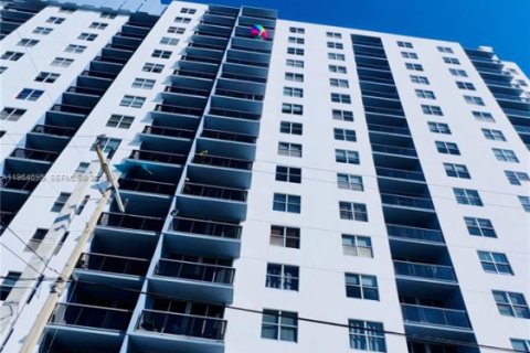 Condominio en venta en Miami Beach, Florida, 1 dormitorio, 86.77 m2 № 2031768 - foto 9