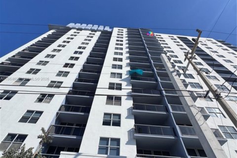 Condominio en venta en Miami Beach, Florida, 1 dormitorio, 86.77 m2 № 2031768 - foto 11