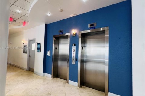 Condominio en venta en Miami Beach, Florida, 1 dormitorio, 86.77 m2 № 2031768 - foto 18