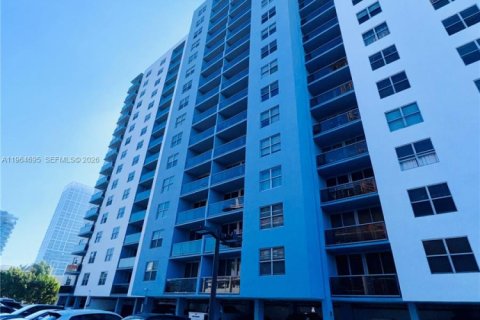 Condominio en venta en Miami Beach, Florida, 1 dormitorio, 86.77 m2 № 2031768 - foto 12