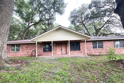 House in Gainesville, Florida 3 bedrooms, 169.45 sq.m. № 2120218