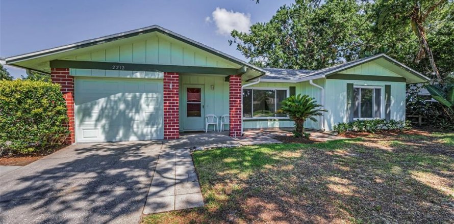 House in Palm Harbor, Florida 2 bedrooms, 146.32 sq.m. № 1744613