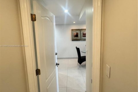 Купить кондоминиум в Санни-Айлс-Бич, Флорида 2 спальни, 139.82м2, № 2014394 - фото 13