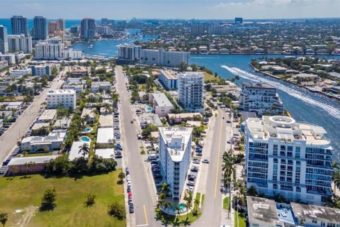 Copropriété à vendre à Fort Lauderdale, Floride: 2 chambres, 117.61 m2 № 1923503 - photo 1