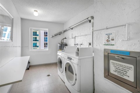 Copropriété à vendre à Fort Lauderdale, Floride: 2 chambres, 117.61 m2 № 1923503 - photo 17