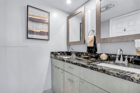 Copropriété à vendre à Fort Lauderdale, Floride: 2 chambres, 117.61 m2 № 1923503 - photo 11