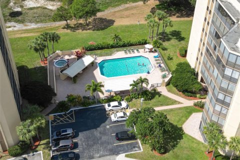 Condo in Lauderhill, Florida, 2 bedrooms  № 1093673 - photo 1