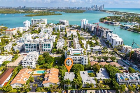 Copropriété à vendre à Bay Harbor Islands, Floride: 2 chambres, 86.4 m2 № 2083906 - photo 18