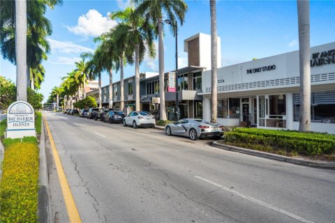 Copropriété à vendre à Bay Harbor Islands, Floride: 2 chambres, 86.4 m2 № 2083906 - photo 21