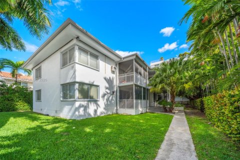 Copropriété à vendre à Bay Harbor Islands, Floride: 2 chambres, 86.4 m2 № 2083906 - photo 15
