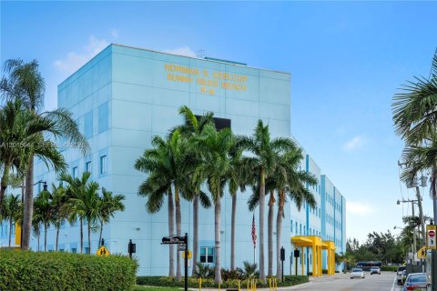 Copropriété à vendre à Bay Harbor Islands, Floride: 2 chambres, 86.4 m2 № 2083906 - photo 24