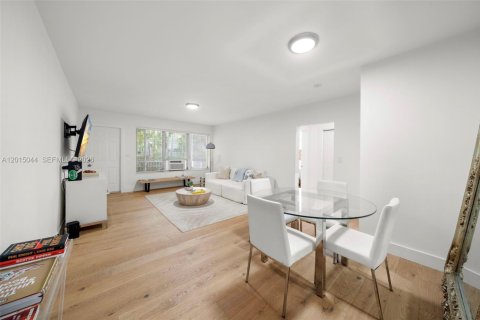 Copropriété à vendre à Bay Harbor Islands, Floride: 2 chambres, 86.4 m2 № 2083906 - photo 4