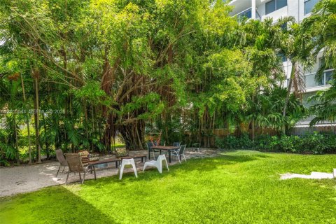 Copropriété à vendre à Bay Harbor Islands, Floride: 2 chambres, 86.4 m2 № 2083906 - photo 17