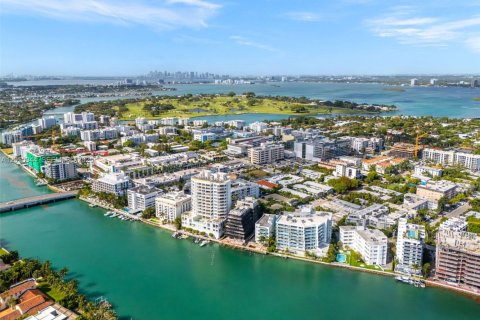 Condo à Bay Harbor Islands, Floride, 2 chambres № 2083906