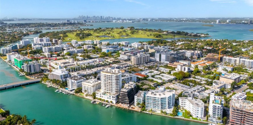 Condo à Bay Harbor Islands, Floride, 2 chambres № 2083906