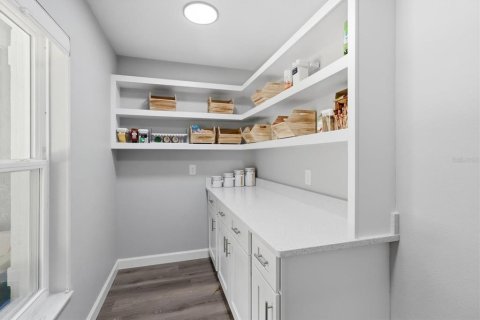 Купить виллу или дом в Даннеллон, Флорида 8 комнат, 210.14м2, № 2150354 - фото 13