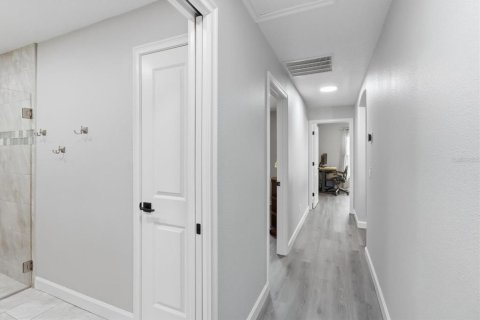 Купить виллу или дом в Даннеллон, Флорида 8 комнат, 210.14м2, № 2150354 - фото 17
