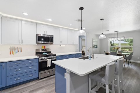 Купить виллу или дом в Даннеллон, Флорида 8 комнат, 210.14м2, № 2150354 - фото 2