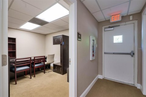 Immobilier commercial à louer à Tampa, Floride: 720.46 m2 № 1872938 - photo 24