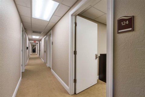 Immobilier commercial à louer à Tampa, Floride: 720.46 m2 № 1872938 - photo 22