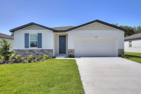 House in Auburndale, Florida 4 bedrooms, 170.94 sq.m. № 1580681 - photo 1