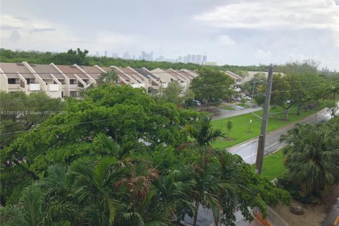 Condo in North Miami, Florida, 1 bedroom  № 1951832 - photo 7