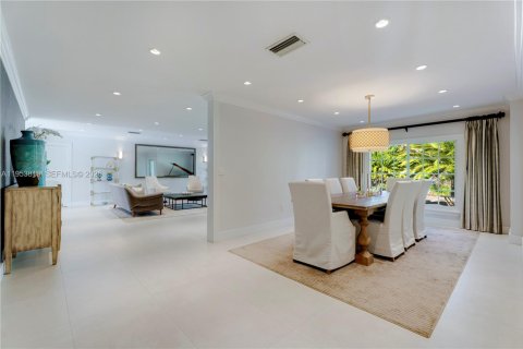 Купить виллу или дом в Пайнкрест, Флорида 5 спален, 367.52м2, № 2028786 - фото 9