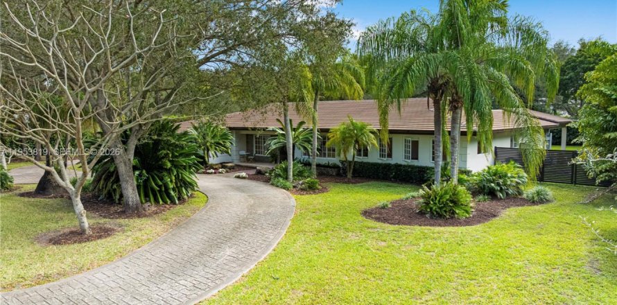 Дом в Пайнкрест, Флорида 5 спален, 367.52м2 № 2028786