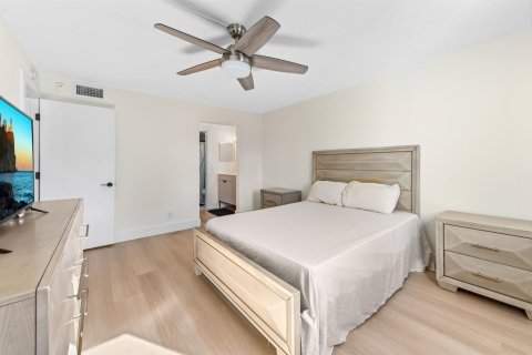 Condo in Deerfield Beach, Florida, 2 bedrooms  № 2152661 - photo 19