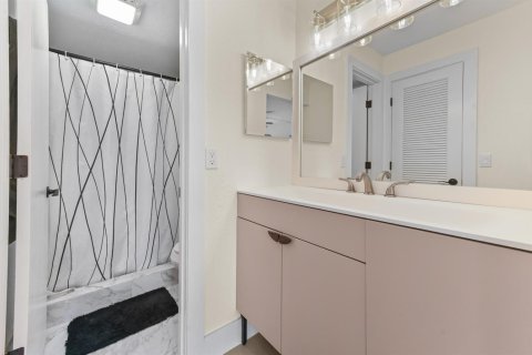 Condo in Deerfield Beach, Florida, 2 bedrooms  № 2152661 - photo 20
