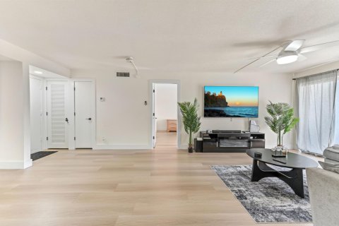 Condo in Deerfield Beach, Florida, 2 bedrooms  № 2152661 - photo 6
