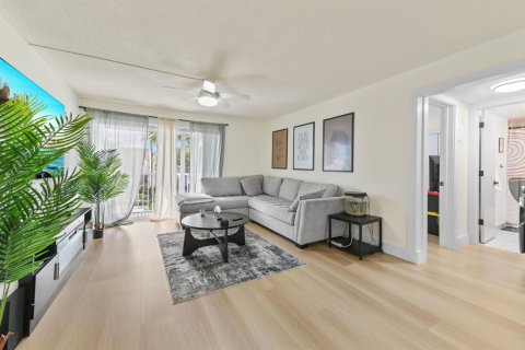 Condo in Deerfield Beach, Florida, 2 bedrooms  № 2152661 - photo 7