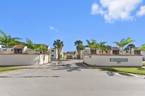 Condo in Deerfield Beach, Florida, 2 bedrooms  № 2152661 - photo 2
