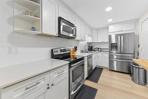 Condo in Deerfield Beach, Florida, 2 bedrooms  № 2152661 - photo 15