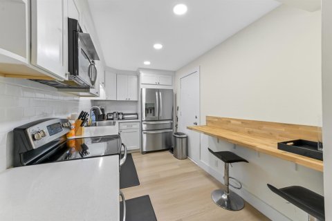Condo in Deerfield Beach, Florida, 2 bedrooms  № 2152661 - photo 14