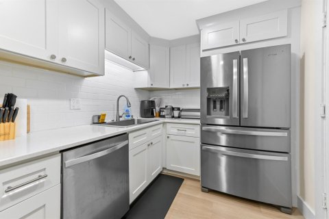 Condo in Deerfield Beach, Florida, 2 bedrooms  № 2152661 - photo 16